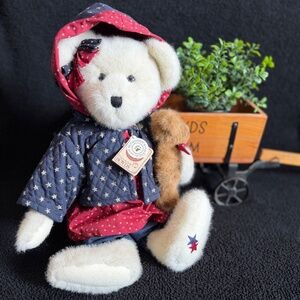 2002 Boyds Bears STARR B. BEARYPROUD T.J.'s Best Dressed Collection #912016